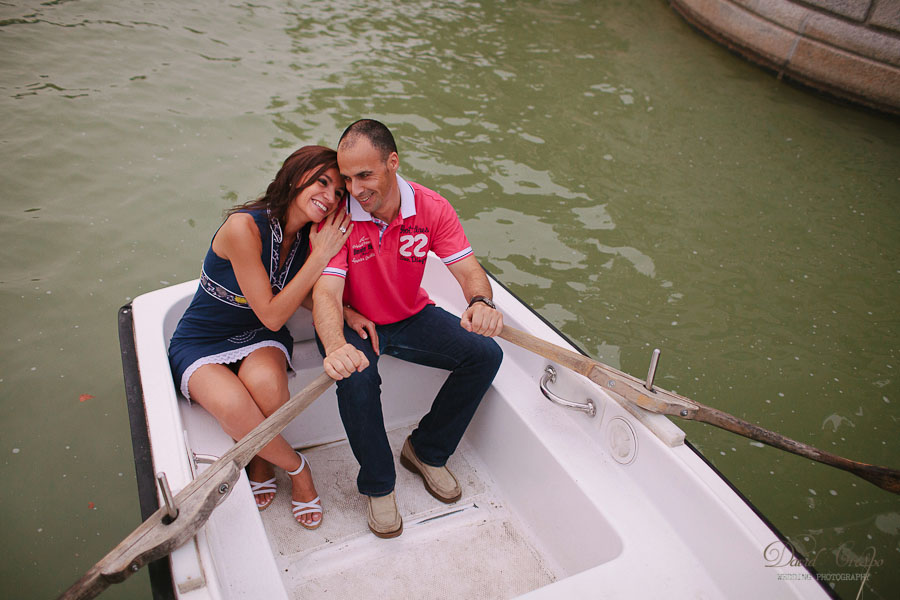 Preboda Parque El Retiro Madrid, fotoperiodismo de bodas, fotografo profesional, fotografia de novios, wedding photographers photography photographer, paseo en barcas, esession engagement session