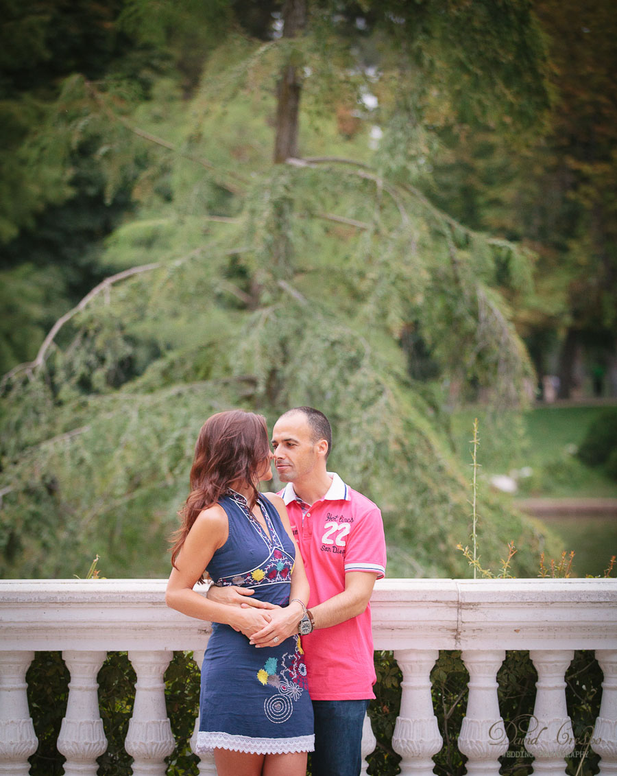 Preboda Parque El Retiro Madrid, fotoperiodismo de bodas, fotografo profesional, fotografia de novios, wedding photographers photography photographer, paseo en barcas, esession engagement session