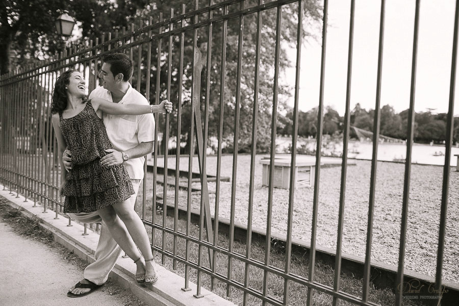 Preboda Silvia y Miguel Parque El Retiro Madrid, Fotografo David Crespo Fotowedding www.davidcrespo.com, preboda divertida, esession prewedding wedding photographer, fotografia de boda, fotografos de bodas, novios, fotoperiodismo, documentary photojournalism