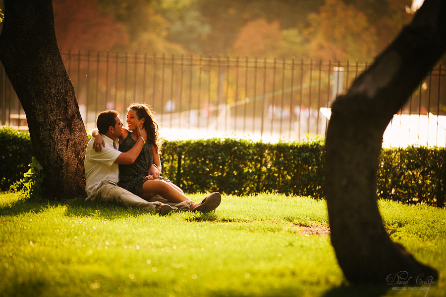 Preboda Silvia y Miguel Parque El Retiro Madrid, Fotografo David Crespo Fotowedding www.davidcrespo.com, preboda divertida, esession prewedding wedding photographer, fotografia de boda, fotografos de bodas, novios, fotoperiodismo, documentary photojournalism