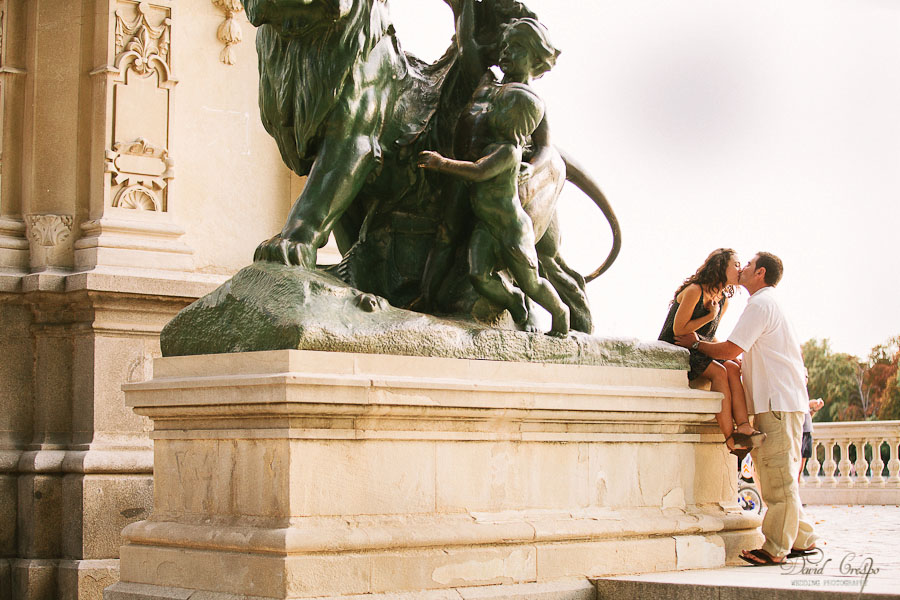 Preboda Silvia y Miguel Parque El Retiro Madrid, Fotografo David Crespo Fotowedding www.davidcrespo.com, preboda divertida, esession prewedding wedding photographer, fotografia de boda, fotografos de bodas, novios, fotoperiodismo, documentary photojournalism